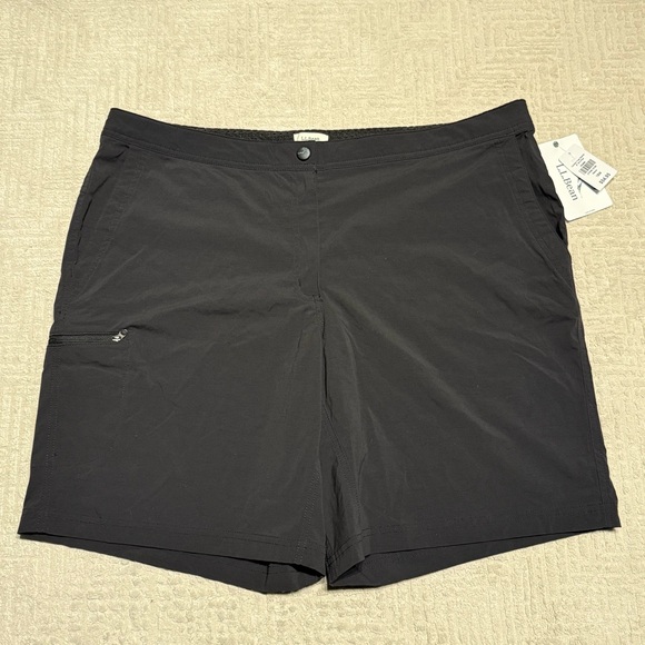 L.L. Bean Pants - NWT L.L. Bean Comfort Trail Shorts 9” Hiking 4 way stretch UPF 40+ Women’s 18W